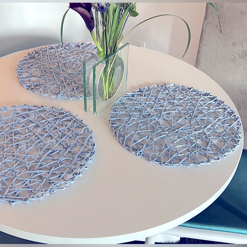 Set of 8 round placemats/doilies/table linens/ 8 napperons Nicole Miller